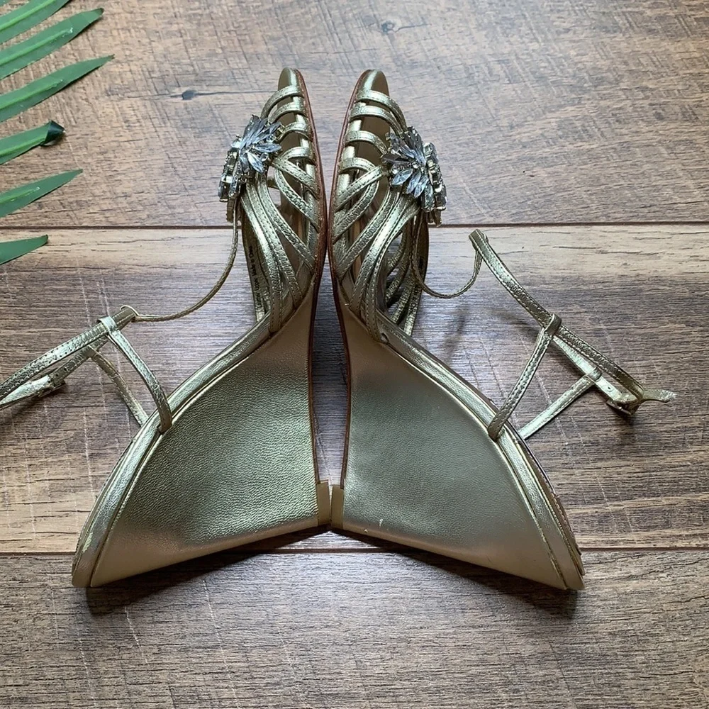 Badgley Mischka Jewel Ankel Strap Wedge Heels sz 6.5